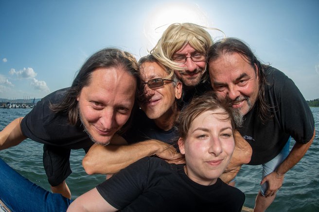 Zmelkoow videospot pesem Pismo Komarju
