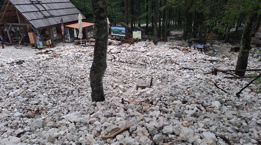 Nevihta v Logarski dolini povzročila popolno razdejanje: o čem razmišljajo pristojni? (foto: Facebook/Krajinski Park Logarska Dolina)