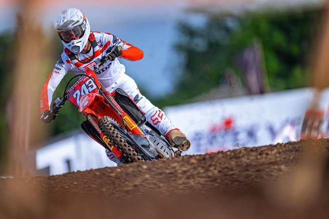 Tim Gajser še vedno vodi, a ne za veliko