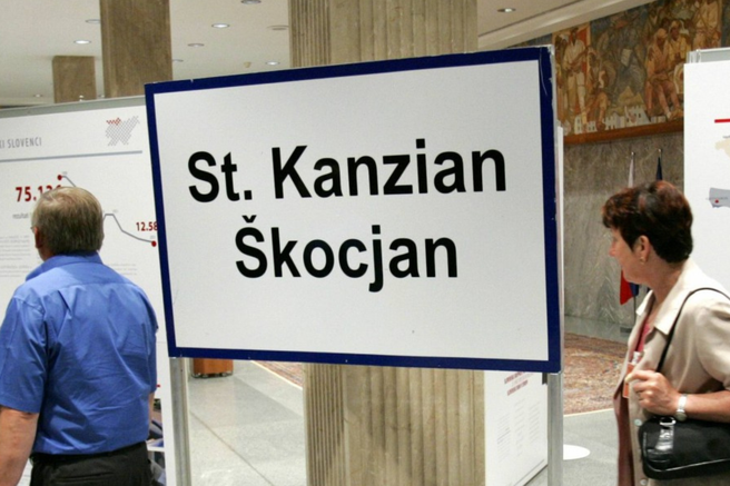 dvojezična tabla