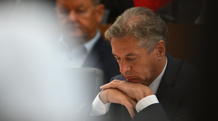 Golobova vlada v jesen vstopa s strmim padcem podpore (foto: Bobo)