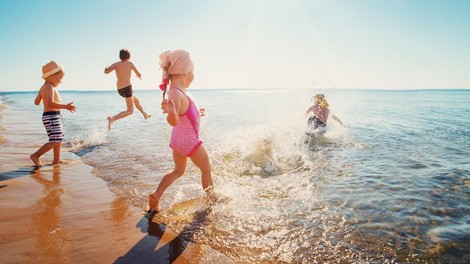 plaža otroci