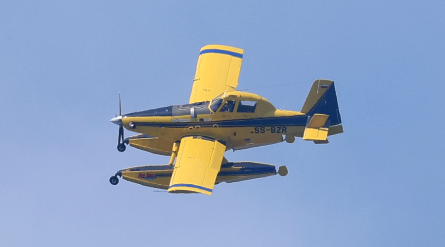 Letalo air tractor nazaj v Sloveniji in pripravljeno na gašenje iz zraka (foto: Borut Živulović/Bobo)