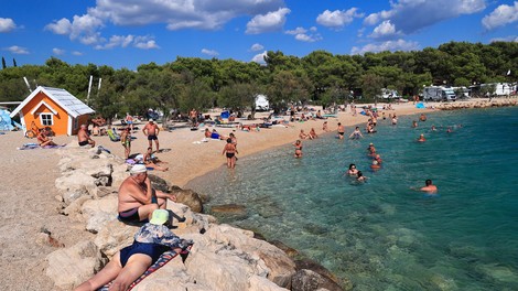 plaža hrvaška turisti