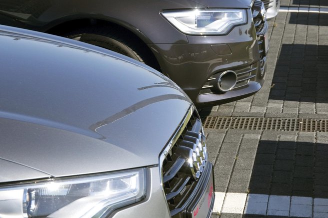 audi avtomobil parking