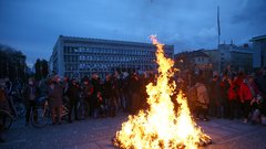 Takšno kazen boste plačali, če boste kurili na prostem