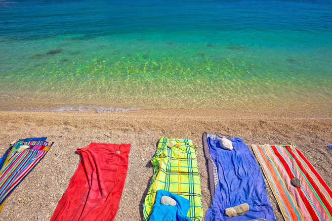 Hrvati našli način, kako se boriti proti rezervacijam mesta na plaži: od tega imajo korist domače živali