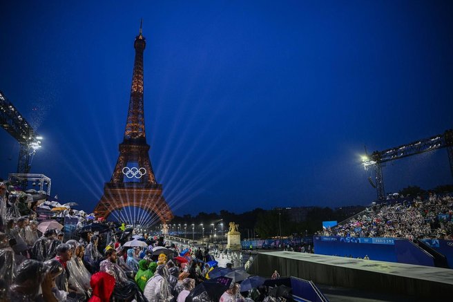 Otvoritev olimpijskih iger pravi spektakel: slovenski športniki so že zbrani nasproti Eifflovega stolpa