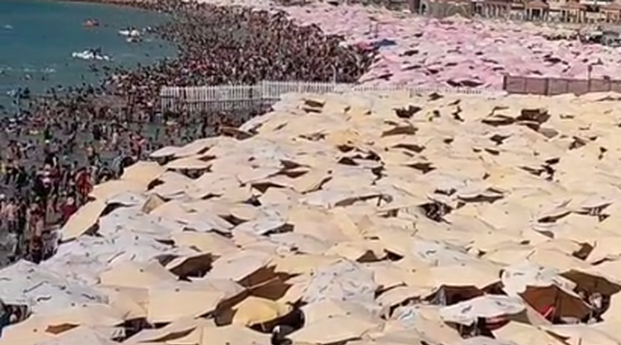 Natlačeni kot sardele: prizor s priljubljene plaže številne pustil odprtih ust (VIDEO) (foto: TikTok/Posnetek zaslona)