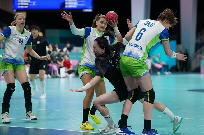 Zgodovinski uspeh slovenskih rokometašic: priigrale prvo zmago na OI