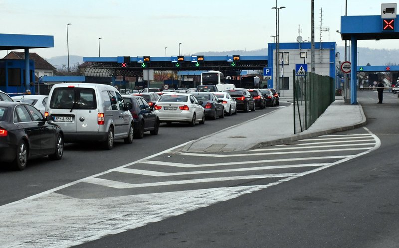 Avstrija podaljšuje nadzor na meji s Slovenijo: "Želimo izničiti nezakonite migracije"