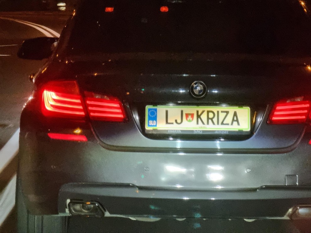 Od bizarnosti do genialnosti: kaj vse piše na registrskih tablicah slovenskih avtomobilov? (FOTO)