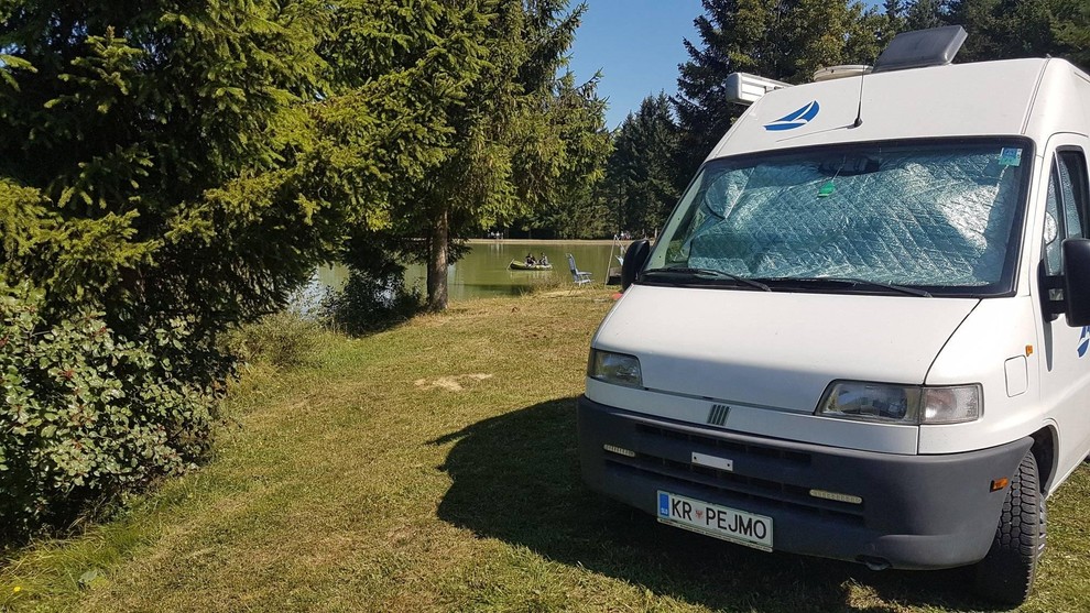 Od bizarnosti do genialnosti: kaj vse piše na registrskih tablicah slovenskih avtomobilov? (FOTO)