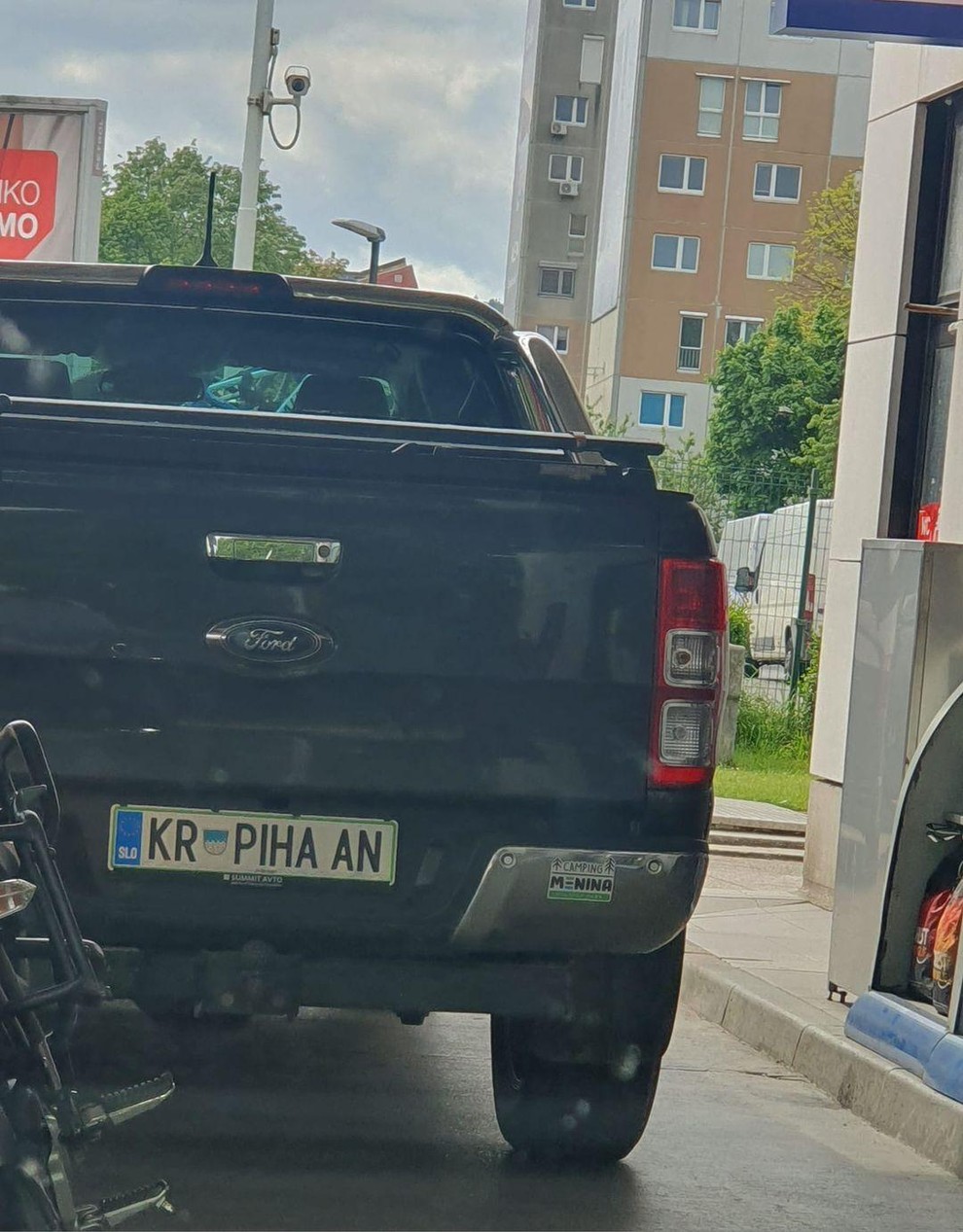 Od bizarnosti do genialnosti: kaj vse piše na registrskih tablicah slovenskih avtomobilov? (FOTO)