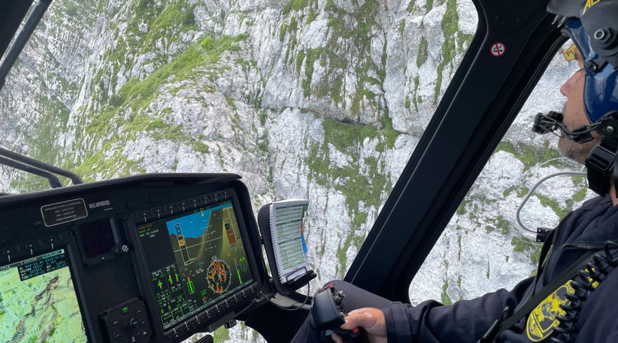 Gorski reševalci iz slovenskih gora rešili kar 21 ljudi in psa: slovenski plezalec zaradi poškodb po padcu umrl (foto: PU Kranj)