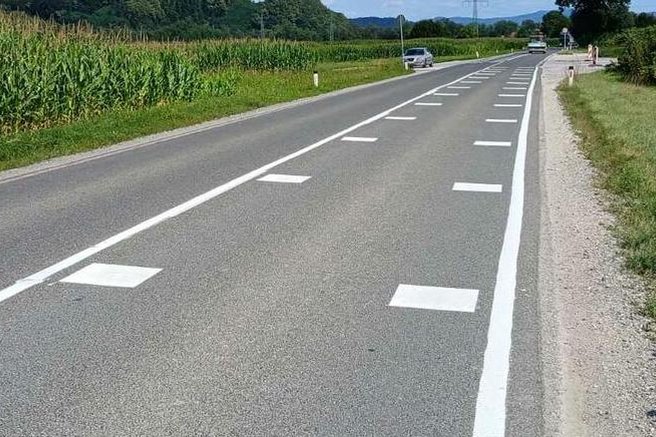 Ste jih že videli? Na nekaterih slovenskih cestah zarisali "zmajeve zobe"