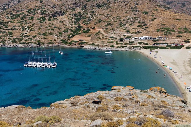 kolona grčija rajska plaža