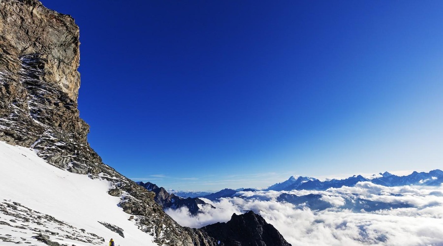 Previdnost ne bo odveč: Slovenijo pobelil prvi sneg, ki pa je s sabo prinesel tudi pretečo nevarnost (foto: Profimedia)