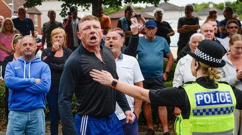 V Združenem kraljestvu aretirali več kot 150 ljudi: "Ljudje v tej državi imajo pravico biti varni"