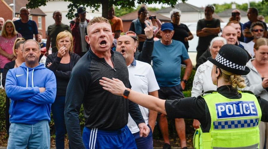 V Združenem kraljestvu aretirali več kot 150 ljudi: "Ljudje v tej državi imajo pravico biti varni" (foto: Profimedia)