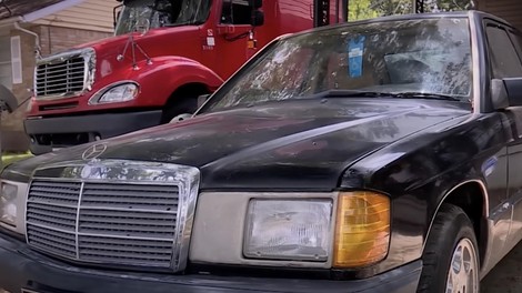Mercedesa odpeljala na servis: ko po 3 letih še vedno ni bilo glasu od mehanika, je ...