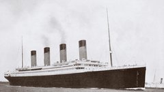 Slavna ladja Titanik je leta 1912 trčila v ledeno goro in potonila. Umrlo je okoli 1500 ljudi.