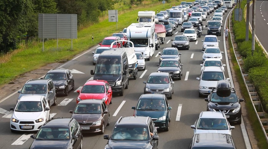 Zopet pričakujte gnečo na cesti: tako vam bodo pomagali (foto: Profimedia)