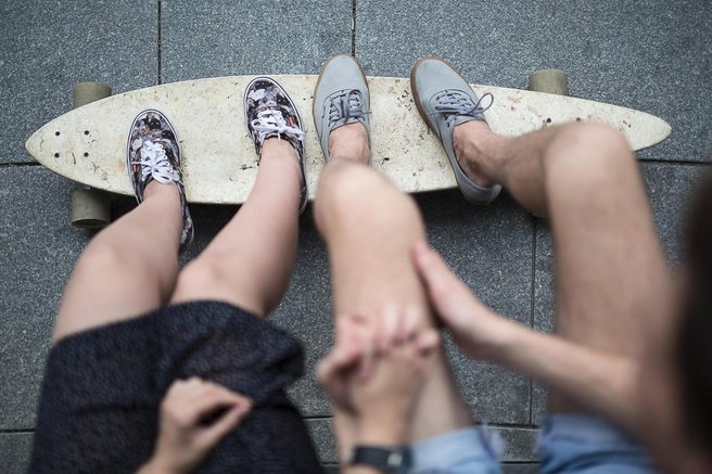 Hud udarec za najstnice: v šoli prepovedali ta kos oblačila