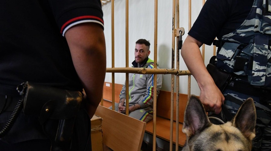 Grozi mu sedem let zaporne kazni v brutalnem ruskem zaporu, in to samo zaradi ... gumijastih medvedkov! (FOTO) (foto: Profimedia)
