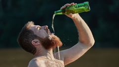 alkohol alkoholizem pijan moški
