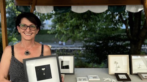 Od blizu Erika Jug podobe učiteljica ustvarjanje