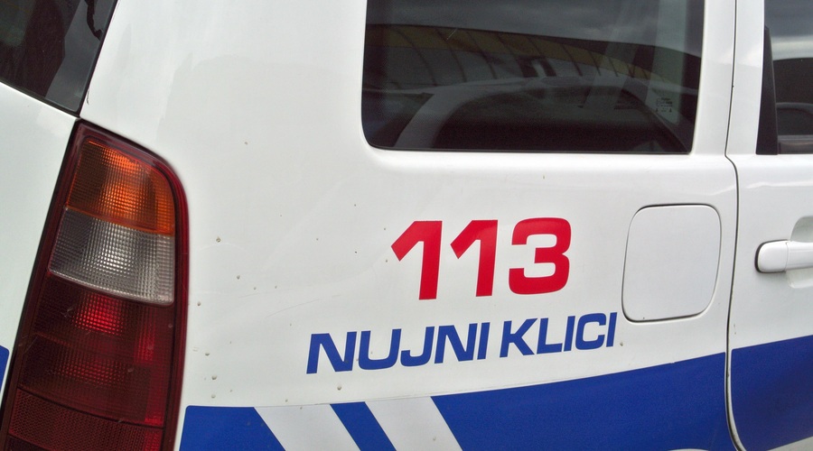 Predrzni tat zamotil stanovalca, medtem pa je drugi kradel v hiši: žrtve so predvsem starejše osebe (foto: Srdjan Živulovič/Bobo)