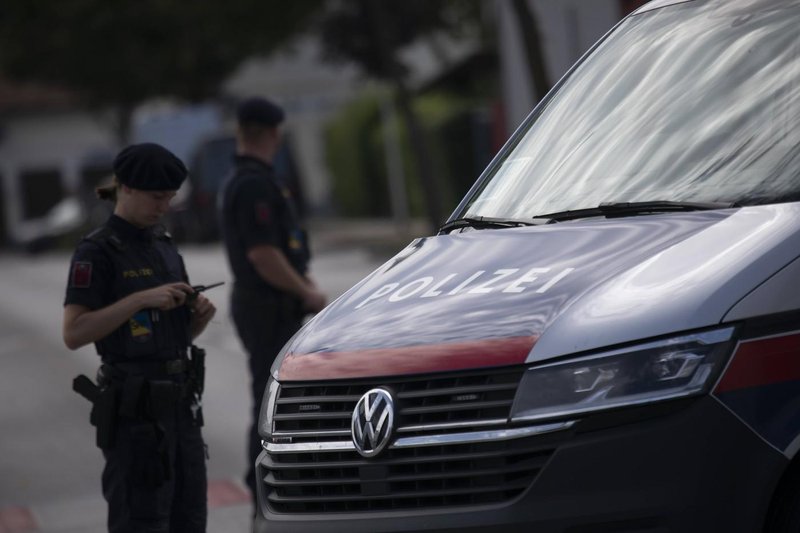 Grozljiva zloraba nekaj tednov starega dojenčka: aretirali 38-letno Hrvatico in njenega partnerja
