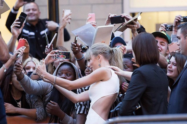 Taylor Swift obozevalci fotografiranje