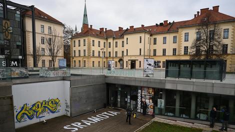 Kino na prostem: začenja se festival o poeziji v literaturi in filmskih podobah