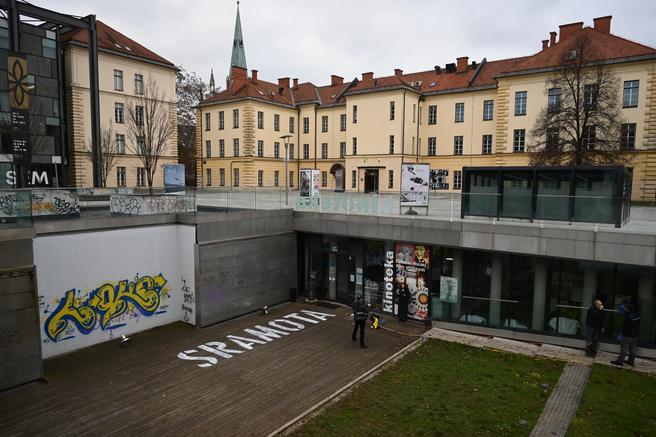 Kino na prostem: začenja se festival o poeziji v literaturi in filmskih podobah