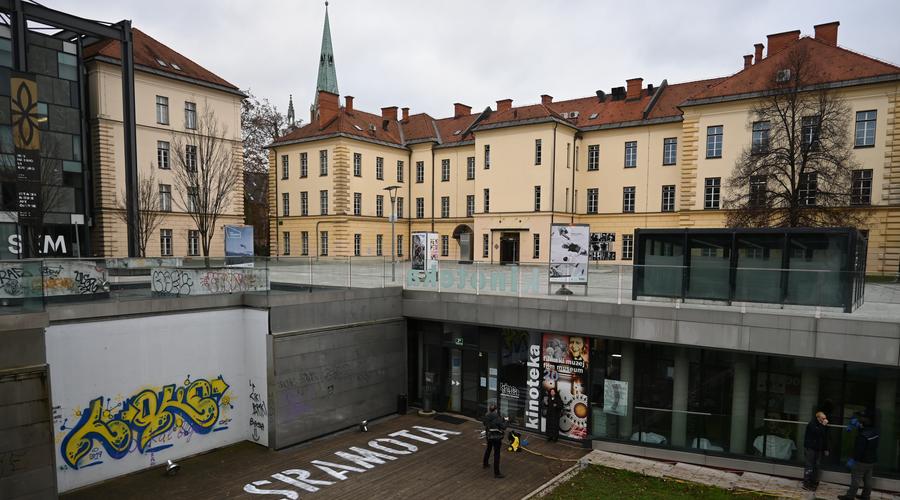 Kino na prostem: začenja se festival o poeziji v literaturi in filmskih podobah (foto: Bobo)