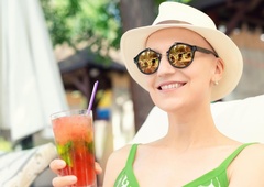 Številni so navdušeni nad tem napitkom, dermatologi pa svarijo: zaradi njega lahko pride do velikih težav s kožo (in tudi z zdravjem!)