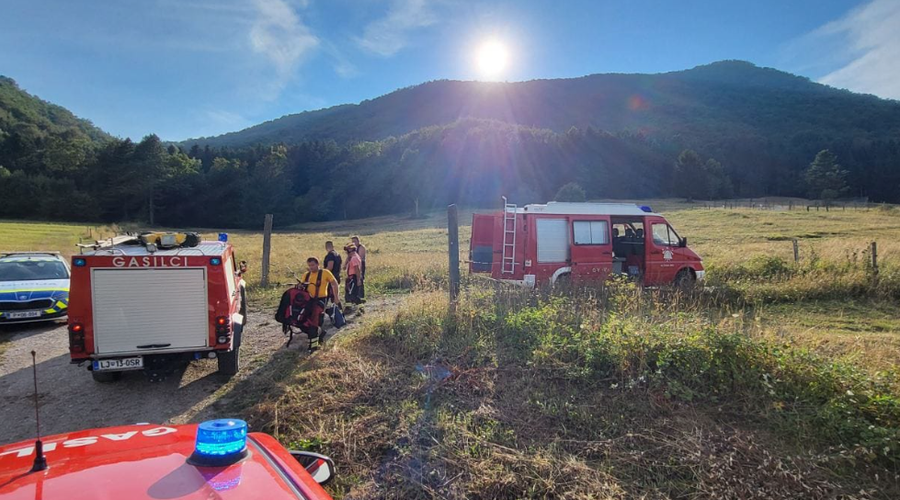 Slovenci herojsko obvladali požar: poglejte, kako so z združenimi močmi preprečili najhujše (FOTO) (foto: PGD Kočevska Reka/Facebook/Posnetek zaslona)