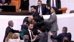 Turcija parlament pretep poslanci