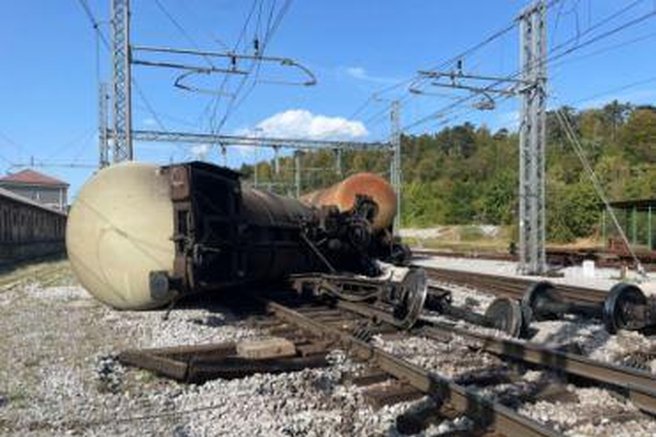 Postojna vagon prevrnjen nesreca
