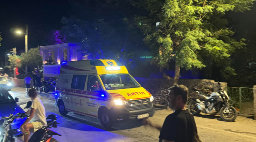 Grozljivka na cesti: avto trčil v pešce, ena ženska umrla, več poškodovanih (foto: Ljubitelji otoka Vir/Facebook)