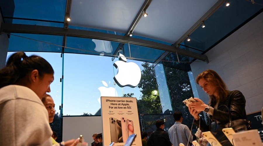 Na splet pricurljale fotografije novega iPhone 16 Pro v barvi, ki je Apple doslej ni še nikoli uporabil (foto: Profimedia)