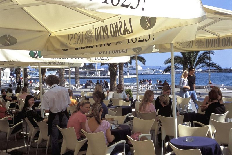 Hrvaška turisti riva promenada