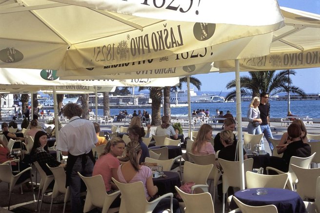 Hrvaška turisti riva promenada