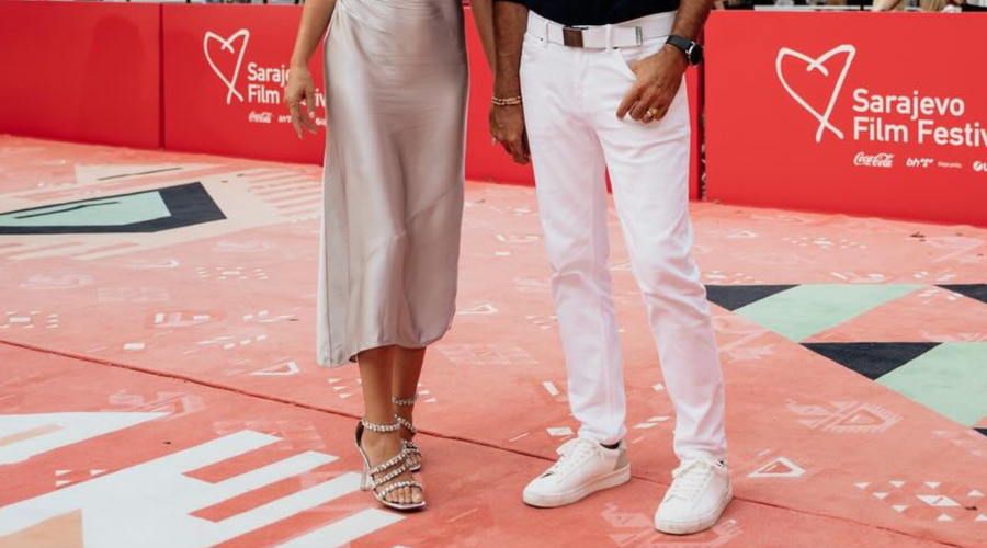 Hrvaški mediji sočno o slovenski igralki, ki se je sprehodila po rdeči preprogi znamenitega filmskega festivala (foto: Facebook/Sarajevo Film Festival)