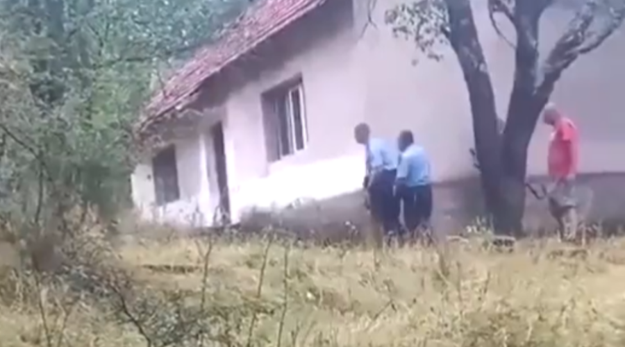 V zapuščeni hiši ubili domnevnega migranta, ki je streljal na policiste in vrgel bombo (foto: X/Serbnews/posnetek zaslona)