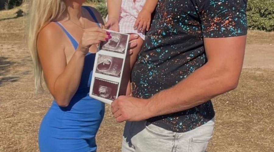 Znan politik bo znova dedek: njegova hčerka pričakuje drugega otroka (foto: Instagram/nikhenigman)