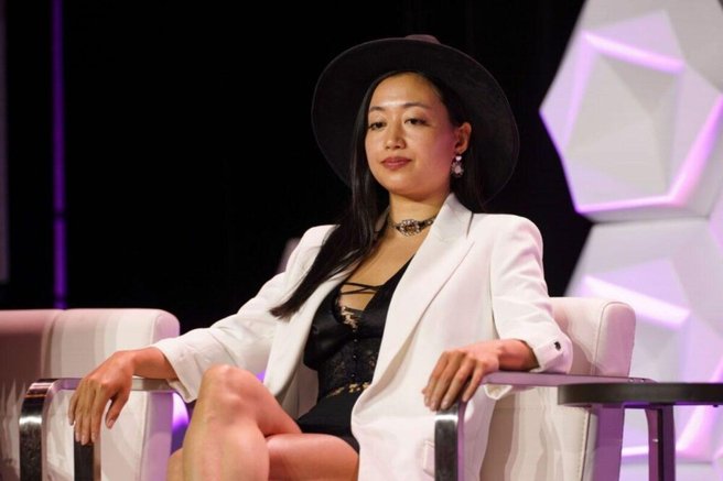 Pot podjetnice Lise Carmen Wang se je začela kot gimnastična prvakinja, danes pa je vlagateljica in ustanoviteljica podjetja Bad Bitch Empire.