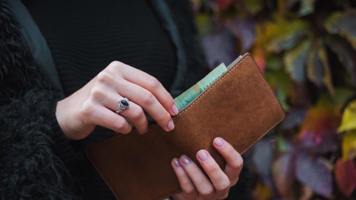 Blagajničarka je čisto zgrožena, saj gre za otroka: "Morali bi videti, za kaj je model zapravil 400 evrov"